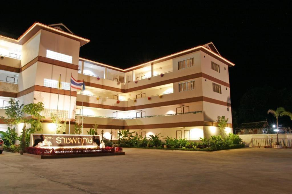 Ratchaphruek 2007 Hotel Chom Thong Exterior foto